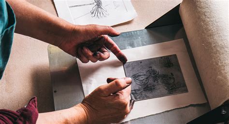 What's the Difference between a Print and a Lithograph: An Insight into the Visual Arts